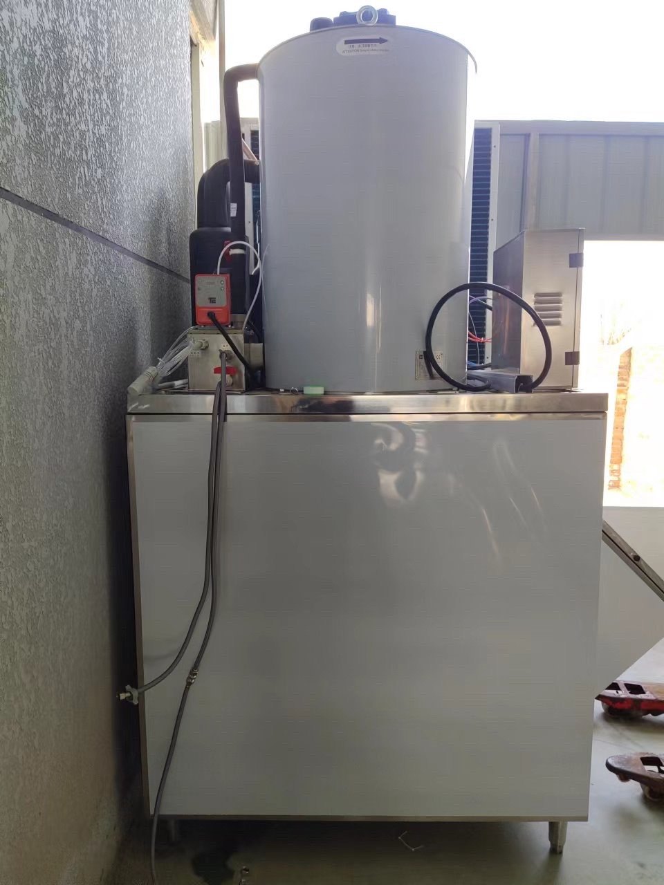 片冰機側面